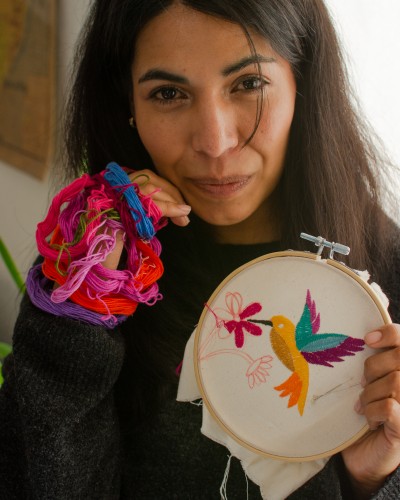 GISELA, BRODEUSE MEXICAINE AVEC UNE BRODERIE PHOTO DE GISELA, BRODEUSE MEXICAINE